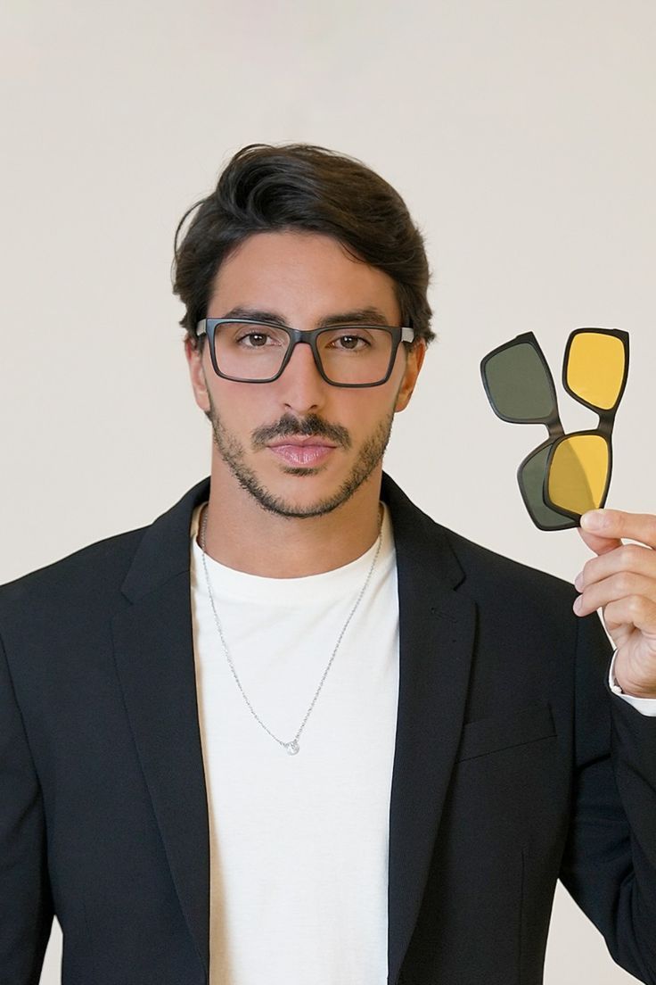 Armação masculina contemporânea